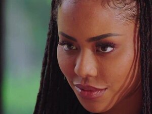 TUSHY Marvelous Kira Noir Gillar Att Fira Med Analsex