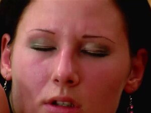 Europejska Gra Lesbijek W Czwórkę Z Gorącą Bambi. Europejska Gra Lesbijekt Z Piękną Gwiazdą Porno Bambi I Kilkoma Przyjaciółmi