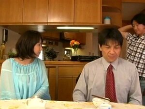Creampie Stora Bröst Och Röv Mamma