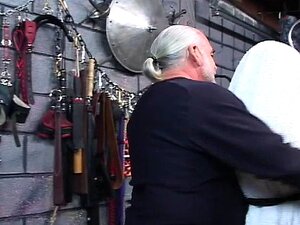 Μωρό της δένουν το στόμα και τα χέρια