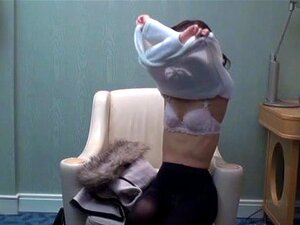 Wunderschöne Japanische Amateurin Wird In Ihre Muschi Gefickt, Erstaunliche Asiatische Süße Ist Eine Amateurin, Wenn Es Um Schnellen Sex Geht. Ihr Typ Ist Geil Und Wird Nicht Warten. Sie Verschlingt Seinen Schwanz Und Lutscht Ihn Hart, Während Er Darauf W