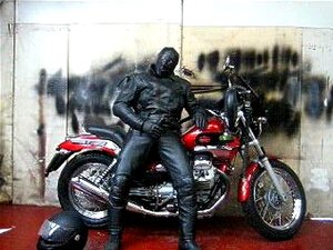 Masturbação De Motocicleta Mascarada De Couro E Borracha