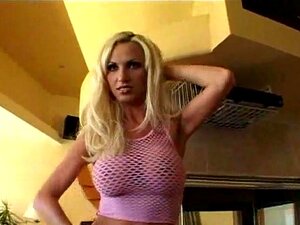 Groot Boobed Blond Nikki Benz