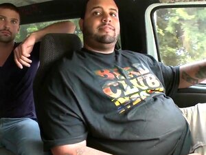 Onnekkaat Jätkät Löysivät Kiimaisen Zenya Lain Innokkaana Ja Halukkaana Antamaan Heidän Paukuttaa Tiukkaa Persettään Pitkän Kyydin Vastineeksi Dallasiin. Kiimaiset Jätkät Tuntevat Ja Panevat Sitä Uskomatonta Pillua Reikätiellä