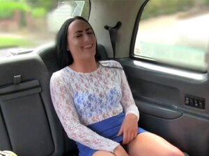 Lävistetty Kieli Taksikuski Nuolee Brunette