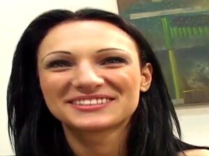 MILF Victoria FROM Bierze Prawdziwego Faceta Prosto W Dupę_ Porno