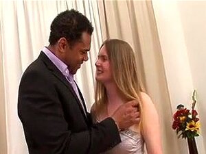 Длакава европска МИЛФ добија ИР ББЦ јебање. Њено име се открива 23 секунде у видеу