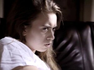 Η καταθλιπτική κουκλίτσα ζητά βοήθεια από τον καυλωμένο ψυχίατρο. Η Jill Kassidy ήταν καταθλιπτική, οπότε ζητά βοήθεια από τον καυλιάρη ψυχίατρο Tommy Pistol και κατέληξε να κάνει σεξ μαζί του