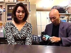 Esposa Asiática Lujuriosa Con Tetas Pequeñas Se Entrega A Un Emocionante