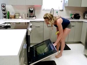 Mein Stiefsohn Hat Mich Gefickt, Waehrend Ich Im Ofen Stecke