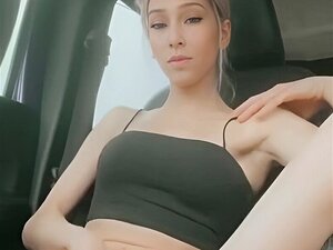 Dompel Jezelf Onder In Een Stomende Publieke Ontmoeting Met De Onweerstaanbare Lexxi Love. Ervaar Intense Plezier Terwijl Ze Moedig Haar Verlangens Verkent In Een Drukke Bus. Mis Deze Echte En Ondeugende Rendez-vous Niet!