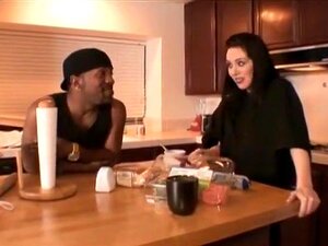 Η καυτή μαμά βαριέται με τον Shorty