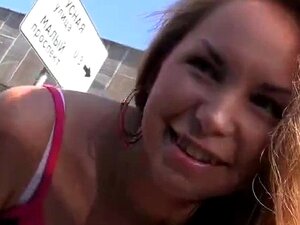 Студенткиња јебана у колима