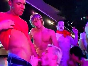 Grupni Gay Dečko Pornići I Grupno Pušenje Kurca Prvi Put To Je Još Jedan
