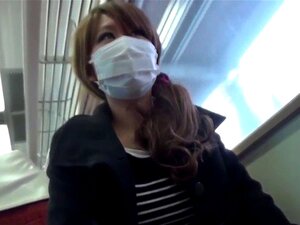 Meadas Asiáticas En El Pasillo Del Tren. Coño Peludo, Meadas Asiáticas En El Pasillo En Movimiento Del Tren En Hi Def