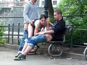 Publieke Trioseks Op Straat. GEWELDIG!