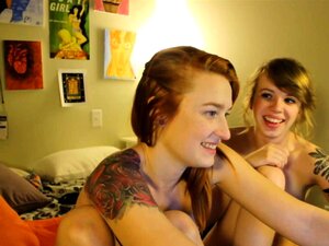 Urocze Amatorki Cieszą Się Gorącym Lesbijkim Doświadczeniem Na Kamerce