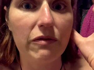 Na Een Orgasmische Reis Naar De Wc Om Een Beetje Plas Uit Te Persen