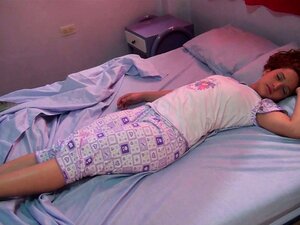 Słodka Andrea Masturbuje Się Przed Snem