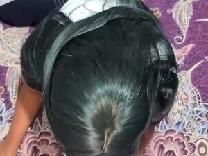 Una Hermosa Estudiante Sorprende A Su Profesor Con Sexo Anal. Su Pequeño Culo Apretado Duele Mucho