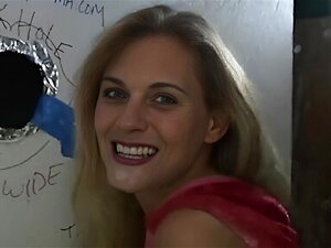 Drolja Iz Javne Rupe U Zidu Dobiva Prljavo Lice