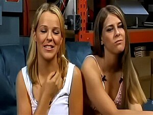 Experimenta La Satisfacción Suprema Mientras Estas Sensuales Mujeres Se Entregan Por Completo Con Sus Habilidades De Garganta Profunda, Degustando Cada Gota De Placer Caliente. ¡Haz Realidad Tus Deseos Ya Mismo!