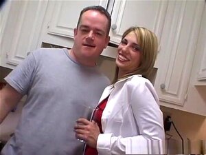 La Mejor Estrella Porno Jaylie Zane En Una Fabulosa Creampie, Clip Porno De Garganta Profunda. Jaylie Zane Es Una MILF Rubia, Que También Es Una Ninfómana, Que Verás Aquí Pagándole A Su Fontanero Por Desatascar Su Fregadero, Quitándose El Sujetador Y Las 