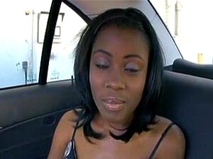 Süßes Schwarzes Mädchen Hat Heißen Sex Im Auto