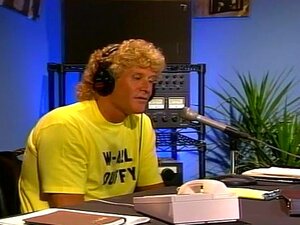 Geile 80er-Schlampen Betteln Um Schwanz. Dieser Doppelte Whammy-Porno-Film Beginnt Damit, Dass Die Frischhaarige Blondine Stephanie Page Den Lockigen Hengst Randy West Weckt. Die Süße Blondine Will Etwas Von Seinem Schwanz - Also Zieht Sie Den Dreh Einfac