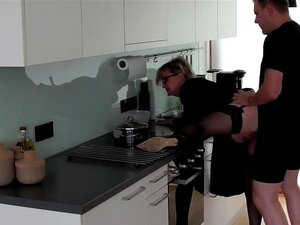 Немачка бака брије своју пичку