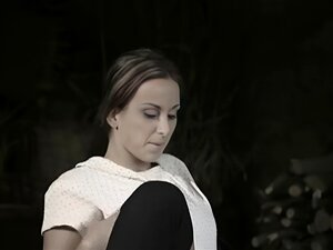 Ontdek de diepten van verboden verlangens met onze verleidelijke godinnen. Ze zullen je smekend om meer achterlaten. Mis deze opwindende affaire vol genot en losbandigheid niet.