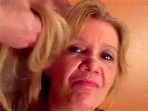 Doświadcz Najmokrzejszej I Najdzikszsej Jazdy W Swoim życiu Z Naszą Dojrzałą Amatorką. Odkryj Jej Umiejętności Masturbacji Włosami I Pozwól Jej Zaserwować Ci Spermę Na Twarz, Która Sprawi, że Będziesz Błagał O Więcej!