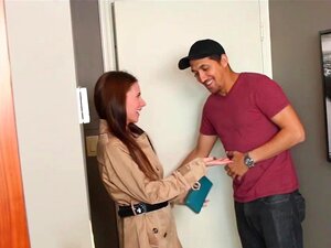 A Acompanhante Pequena Anya Adora Foder Um Pau. Juan Estava Com Tesão Em Casa, Então Ele Decidiu Procurar Algumas Acompanhantes Online. A Acompanhante Pequenina Anya Veio E Tira O Pau Dele E Faz Garganta Profunda Em Seu Pau. Ela Adora Foder O Pau Em Sua B