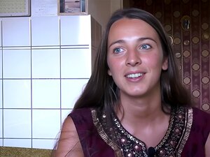 Ersties: Amateur Engel Fingers Haar Soaked Twat