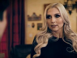 Junger Stiefsohn Machte Einen Schritt Auf Seine Einsame Stiefmutter. Ich Würde Gerne Stiefmutter Ficken