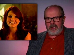 Sexy Swinger Spielen Mit Schokolade. Sie Redeten Darüber, Was Sie Am Liebsten Tun, Also Beschlossen Sie, Sich Auszuziehen, Bevor Sie Heiße Schokolade übereinander Spritzten