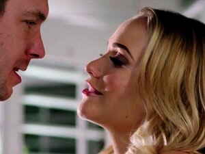 Blonde Mia Malkova Wordt Geneukt Op Het Aanrecht