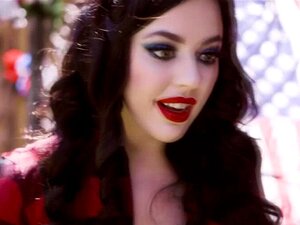 Sexy Chica Linda Se Masturba Con Un Pervertido ***. La Sexy Whitney Wright Está Emocionada De Verla *** En Una Reunión Familiar, Pero Terminó Con Una Intensa Orgía Familiar Al Aire Libre