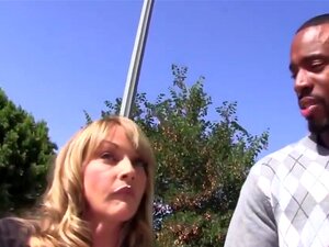 Шајла ЛаВео узима велики црни курац, Шејла ЛаВео је најбоља агенткиња у комшилуку и показује Јовану Џордану место које би могло бити идеално за клуб који ће отворити. Међутим, морају да преговарају о цени, али Шејла зна како да запечати