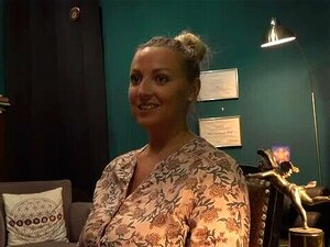 Dojrzała, Biuściasta Blondynka Dostaje Doktora