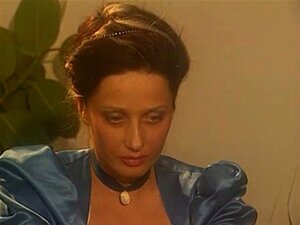 Svjedoci zavodljive privlačnosti Erike Belle u ovoj zanosnoj sceni. Ljepotica nevjerojatne ljepote preuzima glavnu ulogu, ostavljajući vas željnima za više.