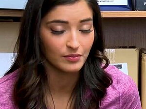 Emily Kakoo, Kun Upseeri Puhuu Hänet Ottamaan Ison Kyrpänsä Syvälle Ja Kovaa