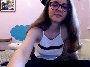 Busty Goth Cutie Strip Onanerar På Webbkamera
