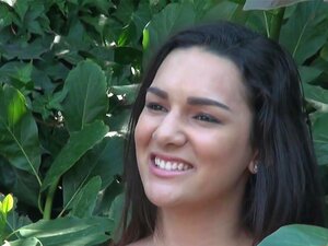 Paisley Parker - Actiefilm, Paisley Parker Neemt Deze Set Naar Buiten Waar Ze Zich Vrij En Natuurlijk Kan Voelen. Ze Trekt Zich Uit Haar Zomeroutfit En Begint Te Poseren. De Zomer Komt Ten Einde, Maar Paisley Is Nog Maar Net Begonnen