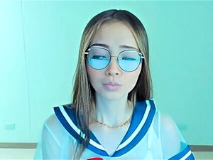 Erlebe Das Berauschende Vergnügen, Wie Verführerische Cheerleader Ihre Wilde Seite Vor Der Webcam Präsentieren. Diese Frechen Schlampen In Sexy Kostümen *** Dich Auf Eine Verlockende Reise Der Begierde Und Entdeckung.