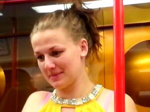 Attouchement Metro - Porno @ RueNu.com