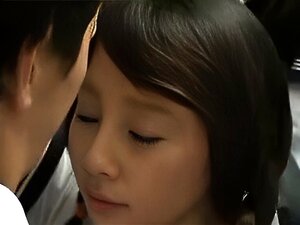 Laat Je Betoveren Door De Verleidelijke Aantrekkingskracht Van Een Japanse Schoonheid Die Haar Partner In Het Openbaar Verwent. Deze Aziatische Prinses Weet Precies Hoe Ze Aan Al Je Verlangens Kan Voldoen. Geniet Van De Ultieme Fetisjfantasie!