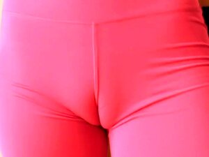 Bubble Butt Söpöläinen Treenaa Tiukka Lycra! Cameltoe Pillua!