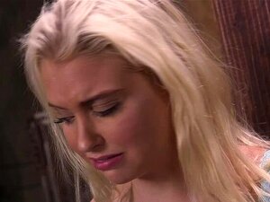 De Stinging Torment Van Chloe Cherry