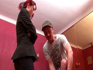 Rödhårig Fransk Milf I Underkläder Får Hård Knullning I Doggy Style